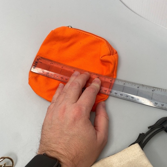 Courageous Women's DSM Half Marathon Shoulder Tote Bag with Pouch Accessory - Picture 12 of 13